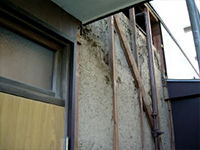 外壁の補強工事（木製筋交）